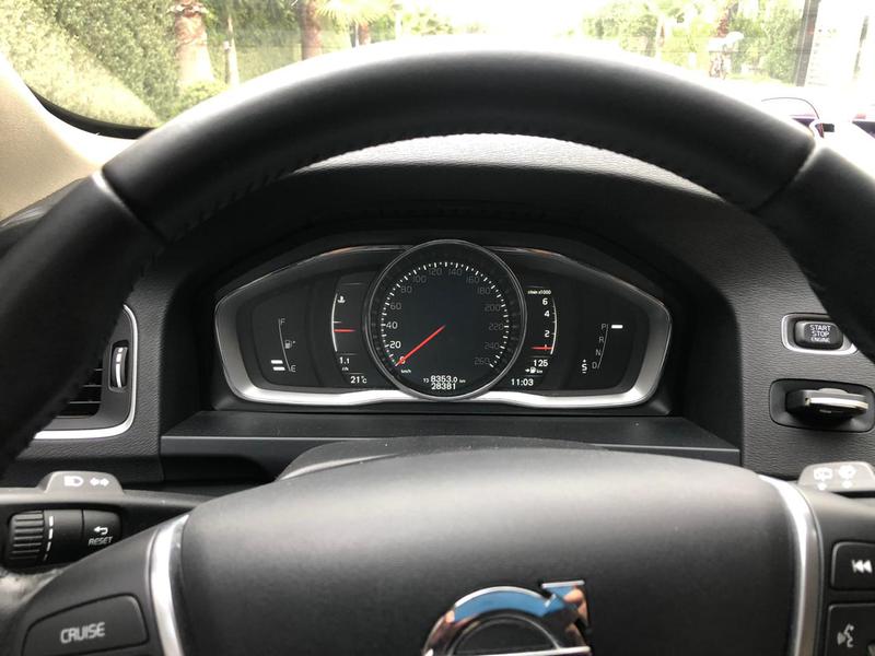 Volvo V60 • 2016 • 28,381 km 1