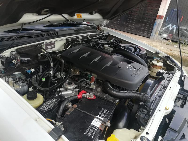 Mazda BT • 2015 • 200,000 km 3