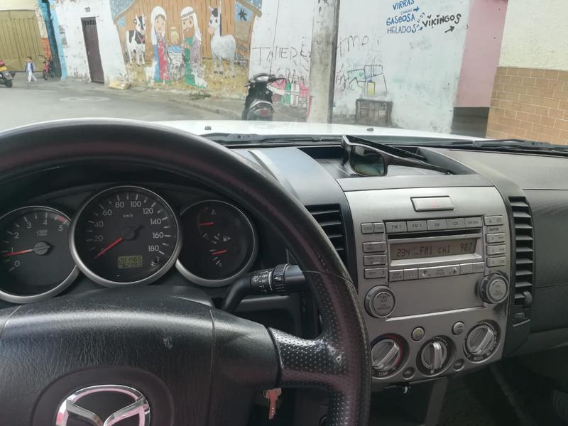 Mazda BT • 2015 • 200,000 km 16