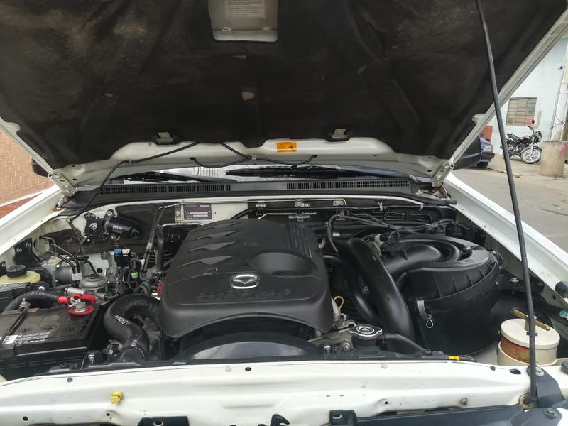 Mazda BT • 2015 • 200,000 km 2