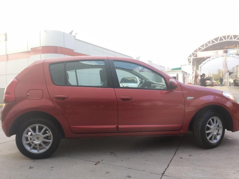 Renault Sandero • 2015 • 111,000 km 2