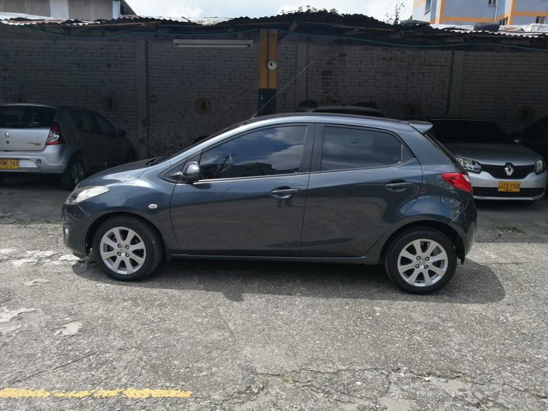 Mazda 2 • 2012 • 120,000 km 1