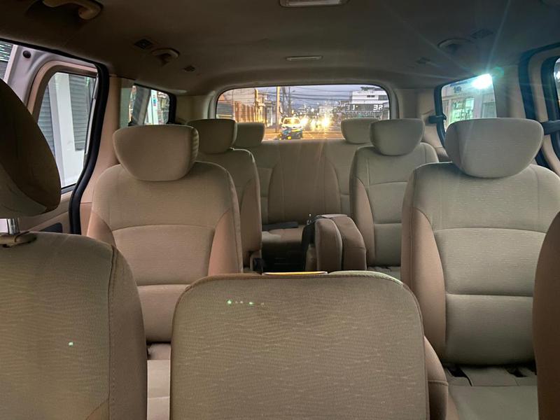 Hyundai H1 • 2014 • 365,000 km 7