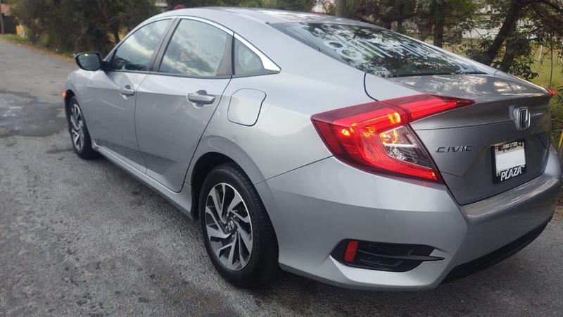 Honda Civic • 2016 • 70,000 km 4