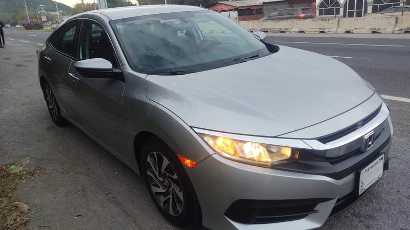Honda Civic • 2016 • 70,000 km 3