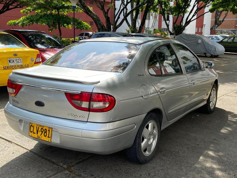 Renault Mégane • 2004 • 121,000 km 9