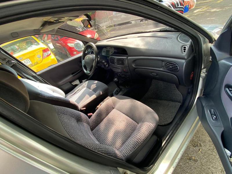 Renault Mégane • 2004 • 121,000 km 7