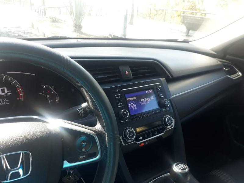 Honda Civic • 2017 • 48,000 km 4