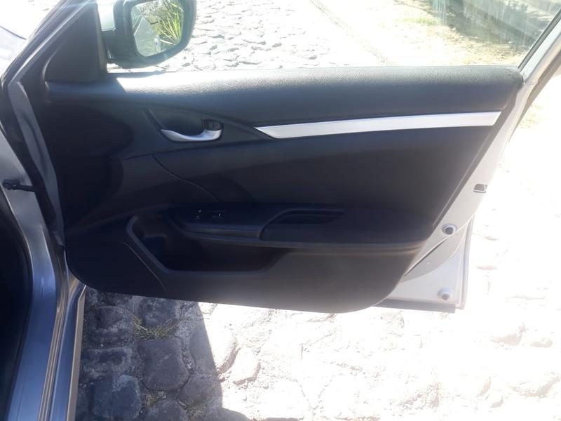 Honda Civic • 2017 • 48,000 km 3