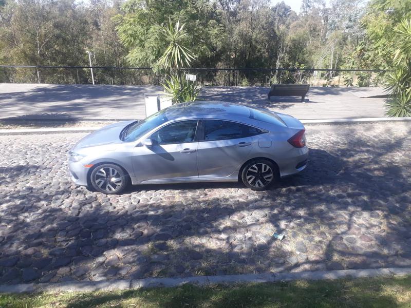 Honda Civic • 2017 • 48,000 km 16