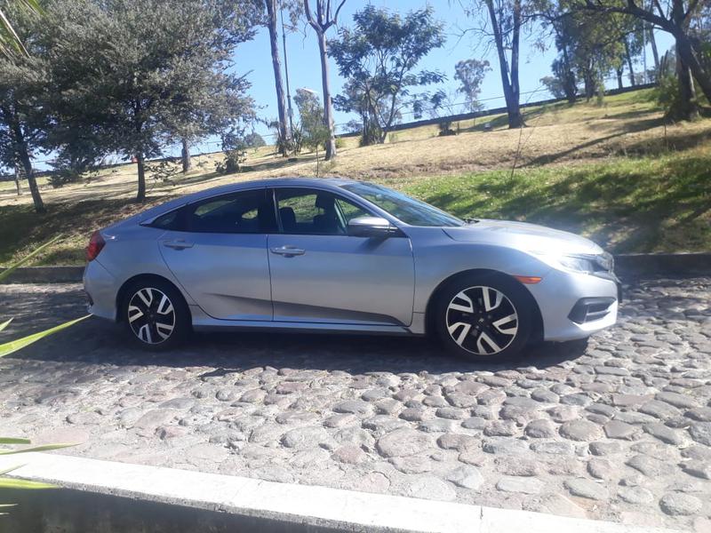 Honda Civic • 2017 • 48,000 km 9