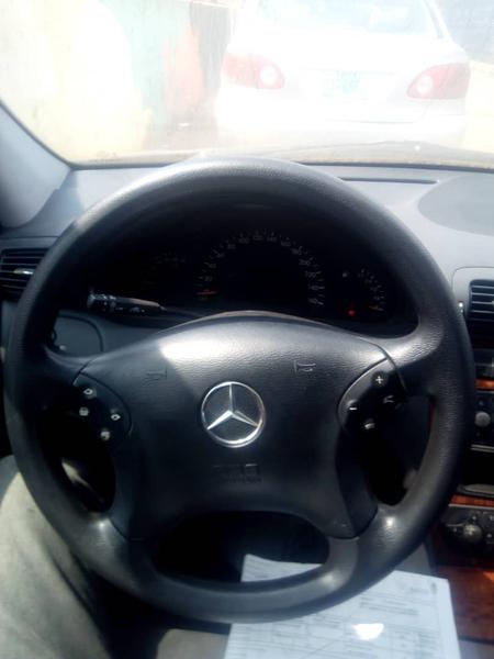 Mercedes-Benz 200 - 300 • 2005 • 127,000 km 2
