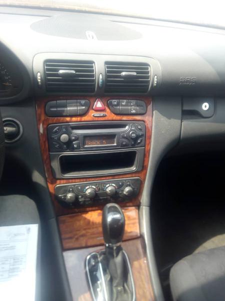 Mercedes-Benz 200 - 300 • 2005 • 127,000 km 4