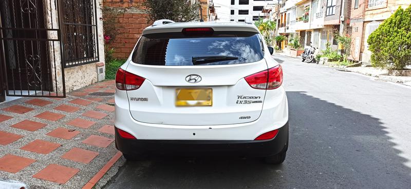 Hyundai Tucson • 2013 • 105,000 km 4