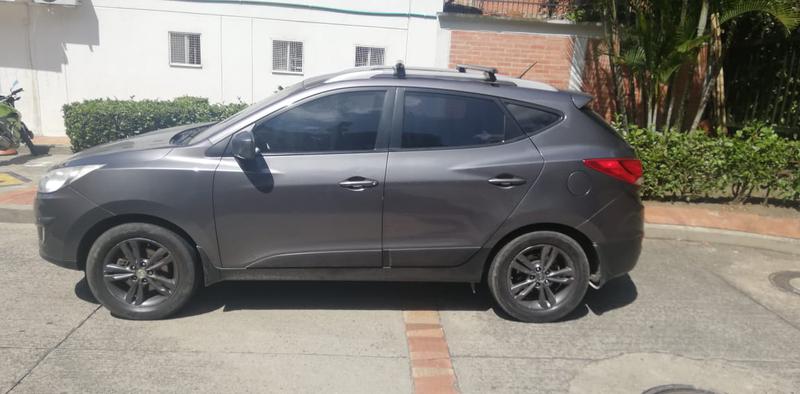 Hyundai Tucson • 2013 • 127,000 km 4