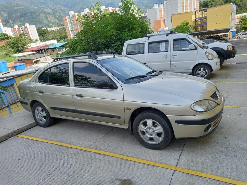 Renault Mégane • 2005 • 1,000 km 6
