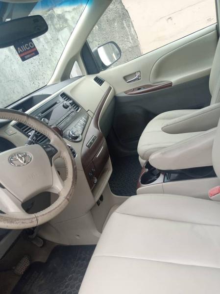 Toyota 4 Runner Limited • 2013 • 10,000 km 7