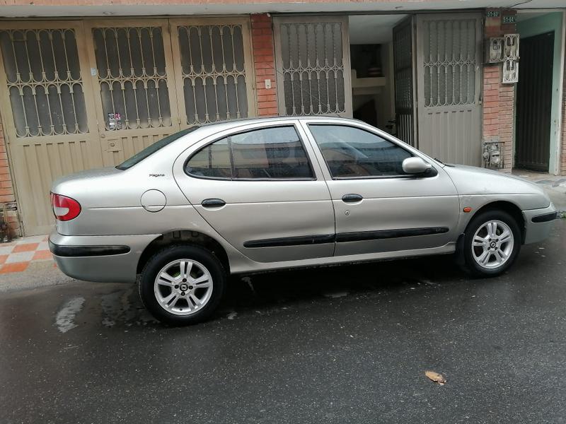 Renault Mégane • 2001 • 316,000 km 8