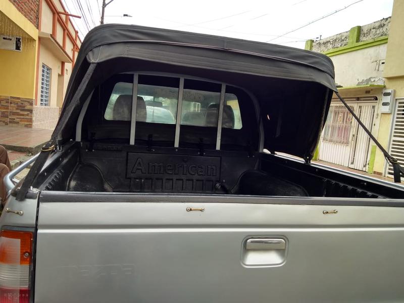 Mazda B2500 • 2001 • 190,000 km 6