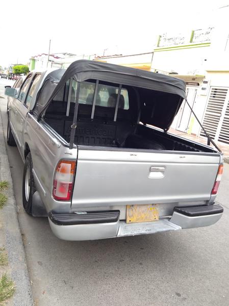 Mazda B2500 • 2001 • 190,000 km 3