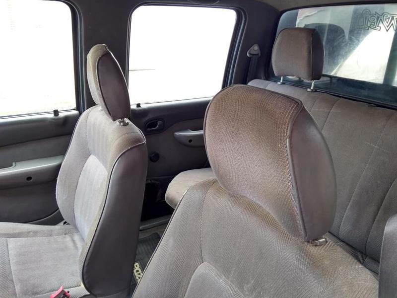 Mazda B2500 • 2001 • 190,000 km 5