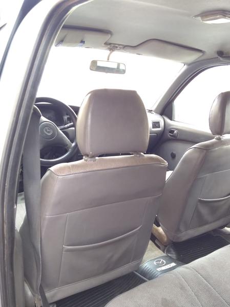 Mazda B2500 • 2001 • 190,000 km 2