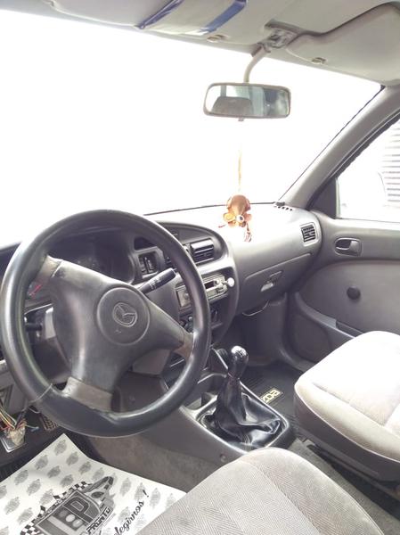 Mazda B2500 • 2001 • 190,000 km 9