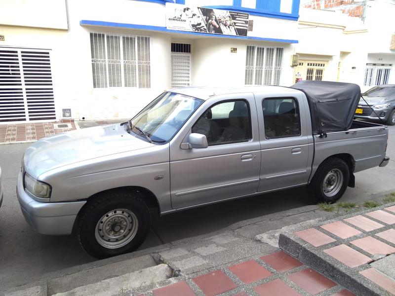 Mazda B2500 • 2001 • 190,000 km 7