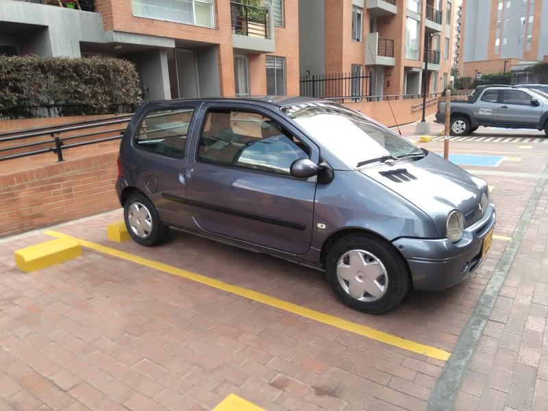 Renault Twingo • 2009 • 113,700 km 3
