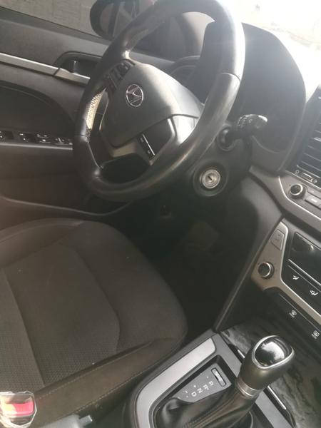 Hyundai Elantra • 2018 • 72,000 km 3