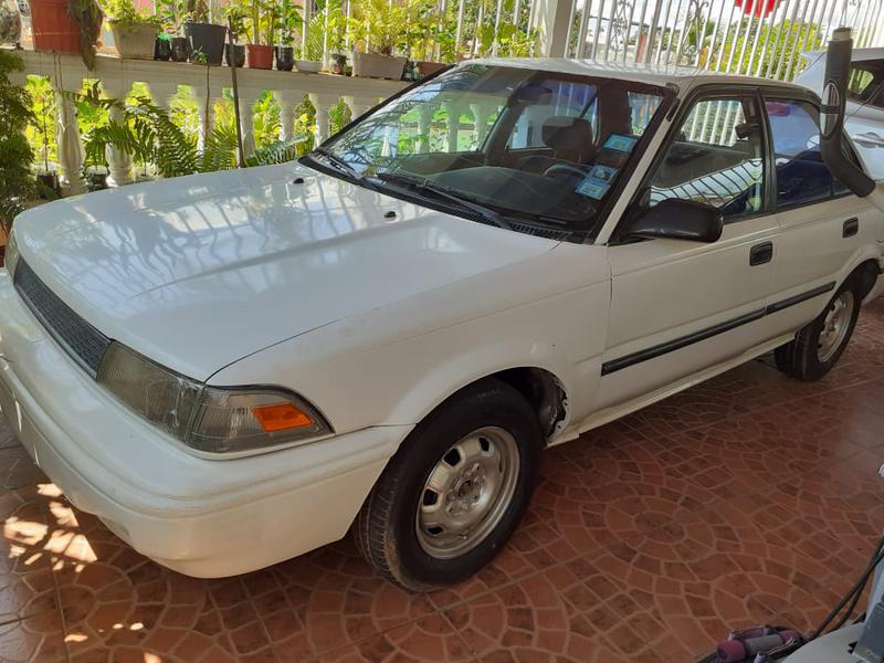 Toyota Corolla sedan • 1992 • 227,000 km 1