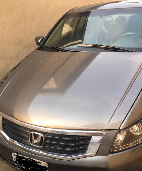 Honda Accord • 2010 • 70,000 km 3