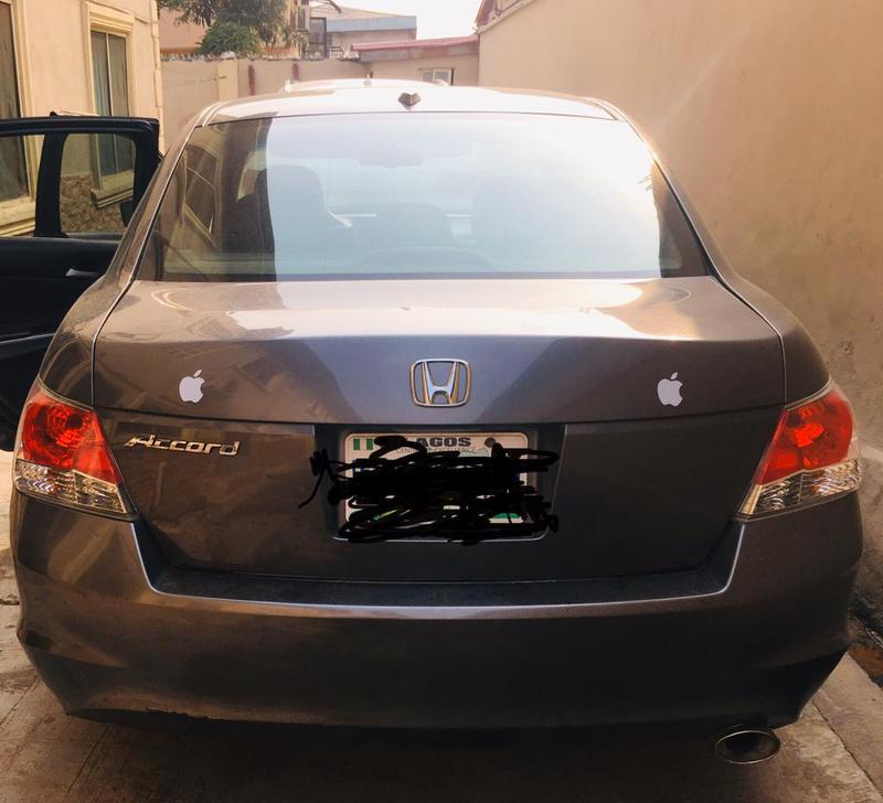 Honda Accord • 2010 • 70,000 km 6