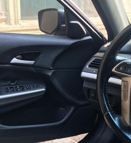Honda Accord • 2010 • 70,000 km 2