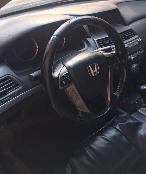 Honda Accord • 2010 • 70,000 km 5