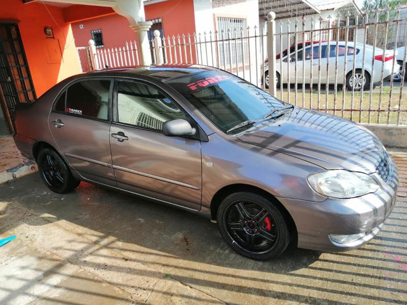 Toyota Corolla • 2005 • 200,000 km 2