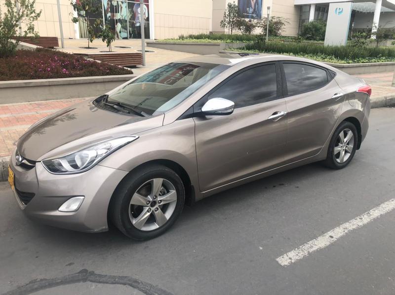 Hyundai Elantra • 2013 • 101,000 km 2