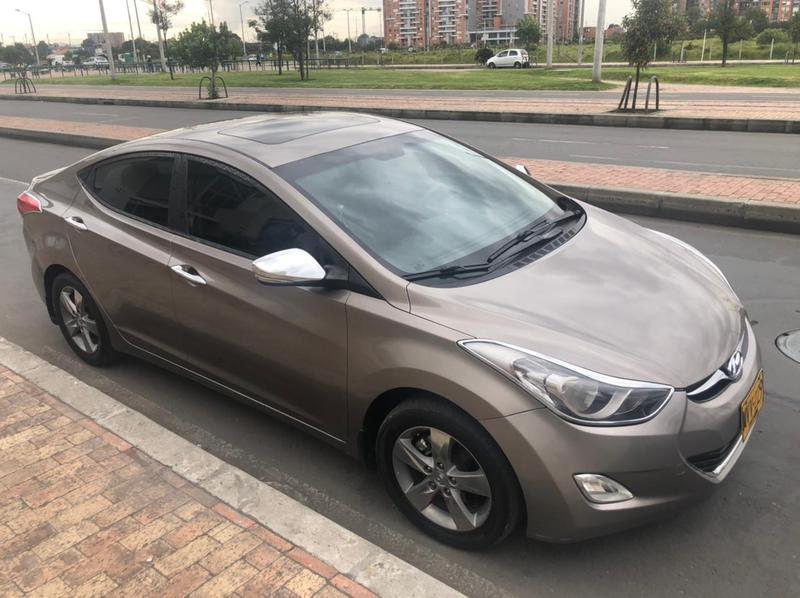 Hyundai Elantra • 2013 • 101,000 km 4