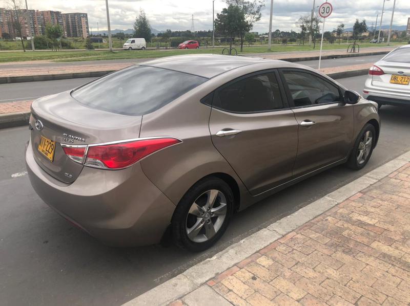 Hyundai Elantra • 2013 • 101,000 km 7