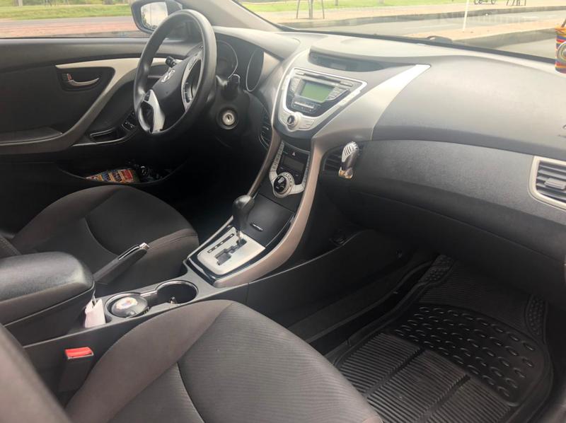 Hyundai Elantra • 2013 • 101,000 km 3
