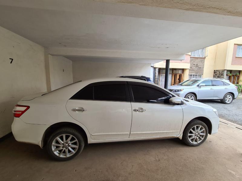 Toyota 4 Runner Limited • 2013 • 20,000 km 3