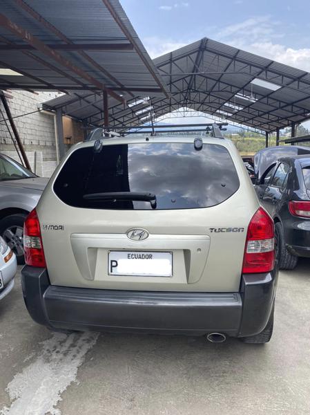 Hyundai Tucson • 2007 • 220,505 km 2