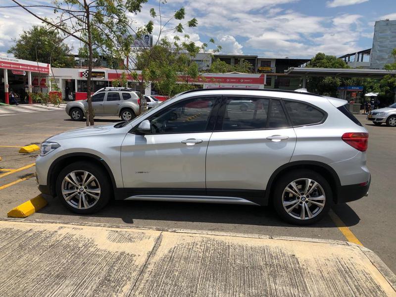BMW X1 • 2017 • 33,000 km 7