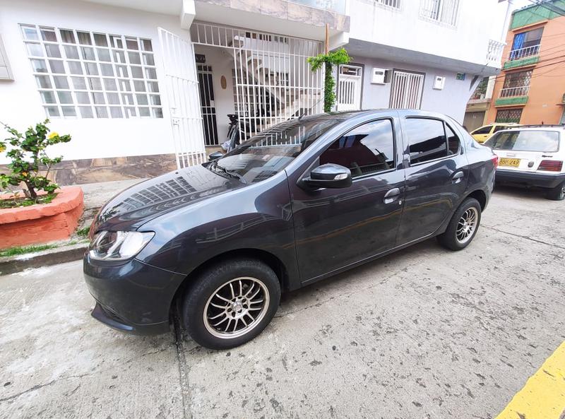 Renault Logan • 2018 • 31,000 km 4