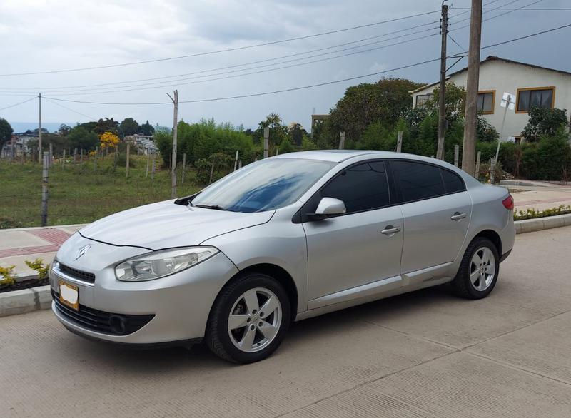 Renault Fluence • 2012 • 130,000 km 10