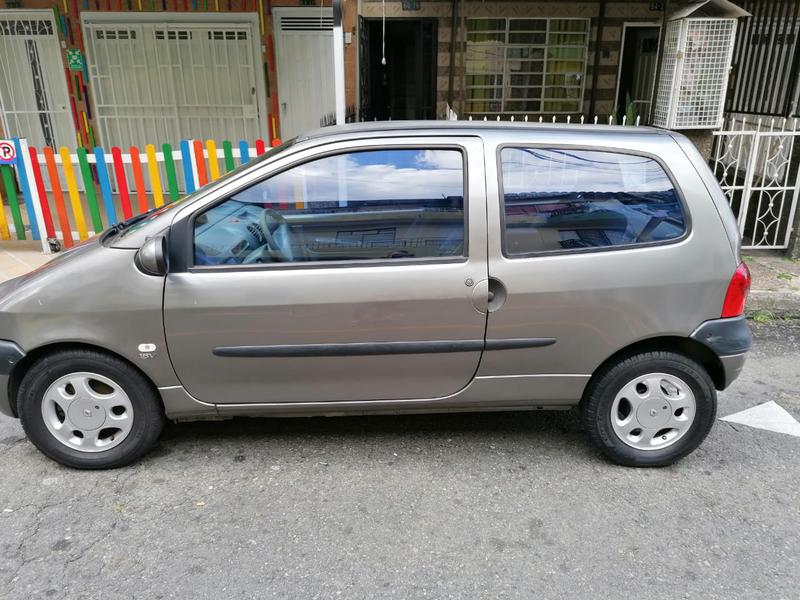 Renault Twingo • 2006 • 183,000 km 1