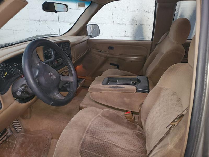 Chevrolet Silverado 2500 • 2000 • 394,900 km 2