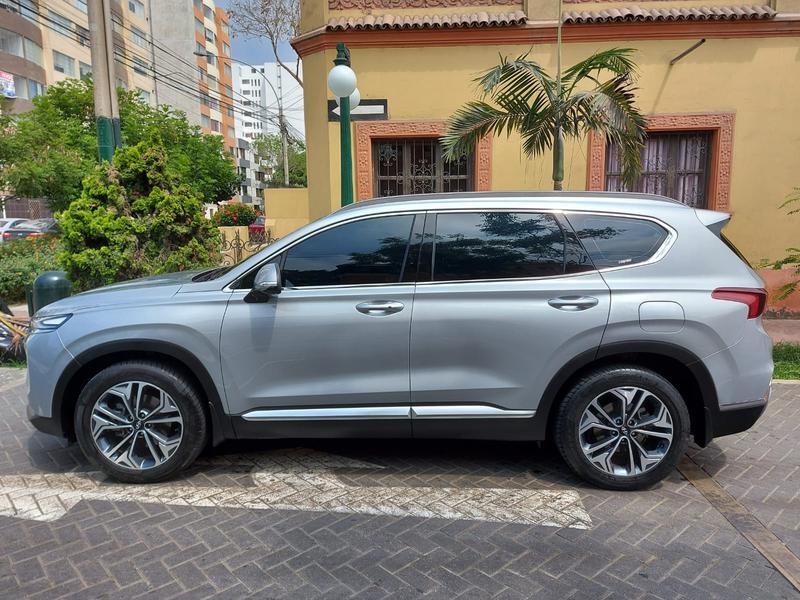 Hyundai Santa Fe • 2019 • 6,300 km 5