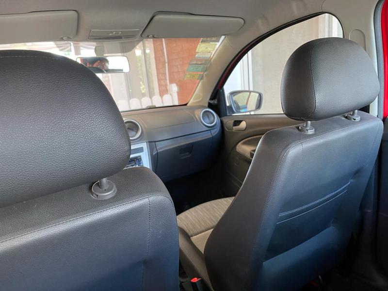 Volkswagen Gol • 2013 • 39,700 km 10