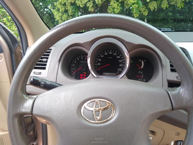 Toyota Fortuner • 2011 • 97,000 km 5